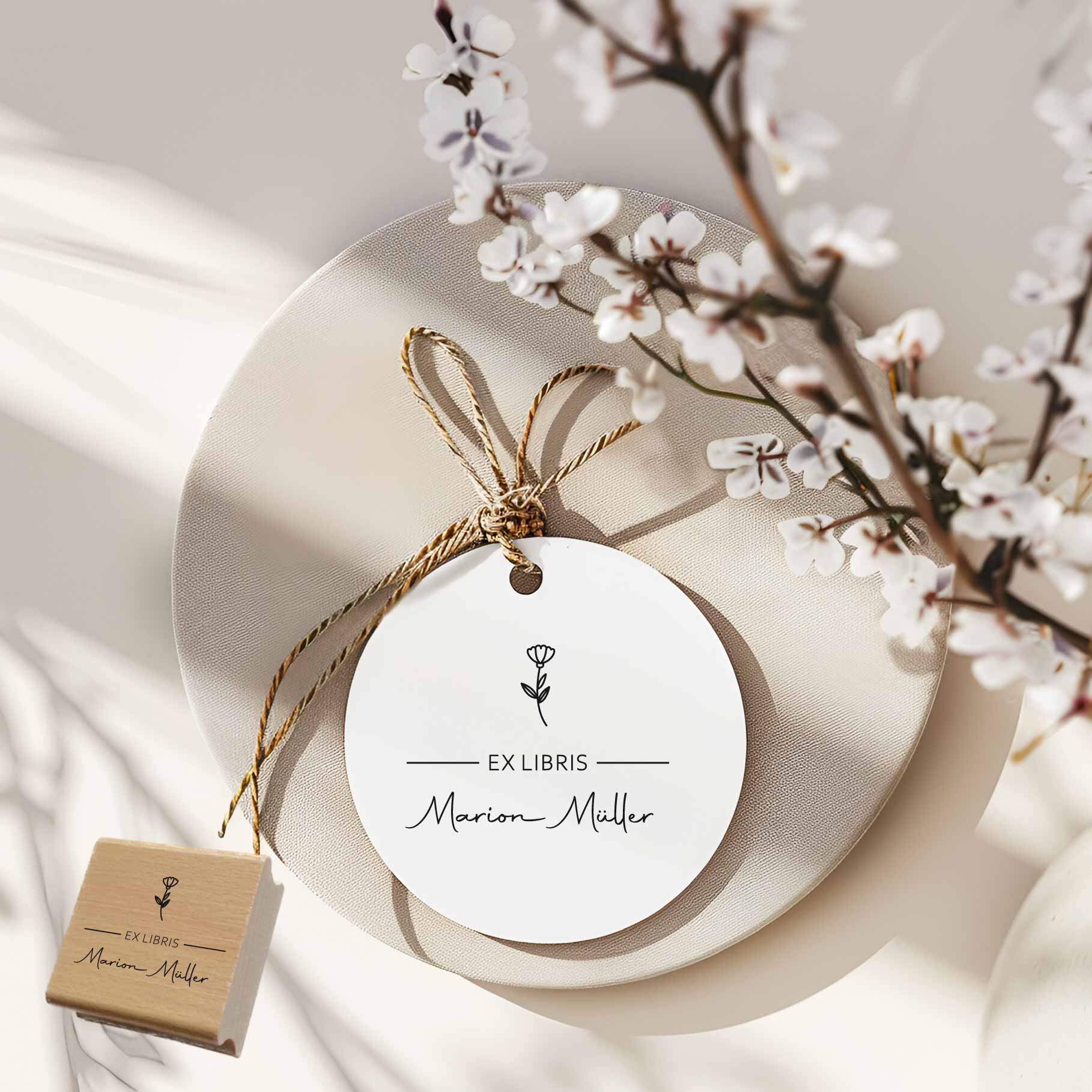 Buchstempel mit Blume | individuell personalisierbar