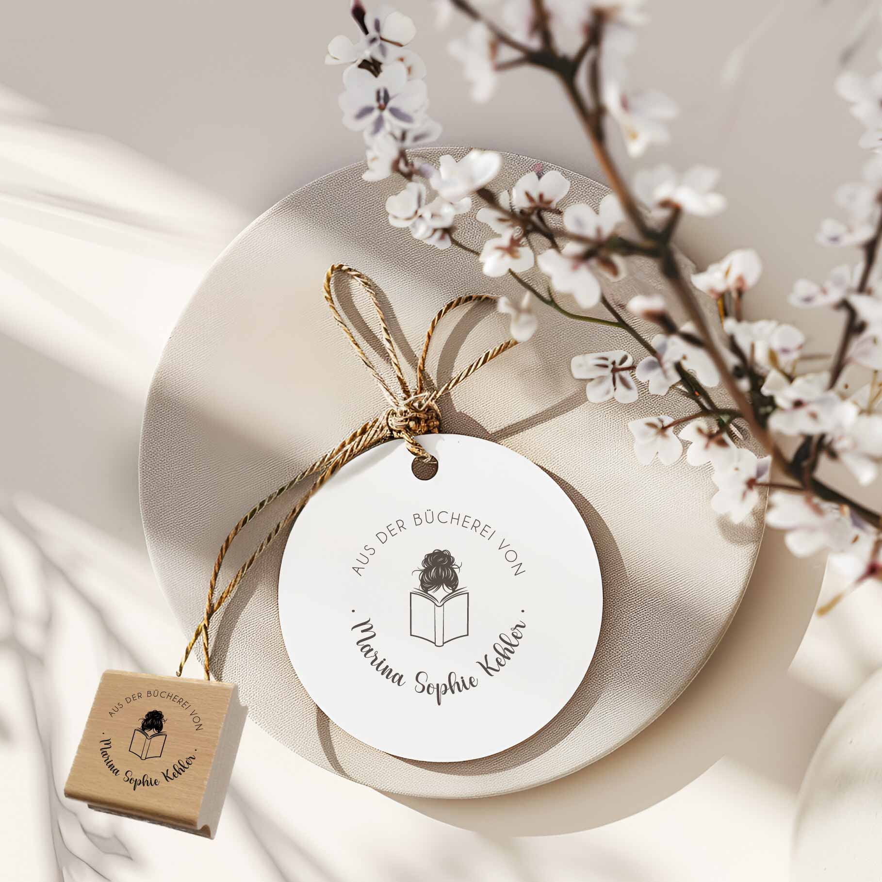 Ex Libris Stempel rund | lesendes Mädchen