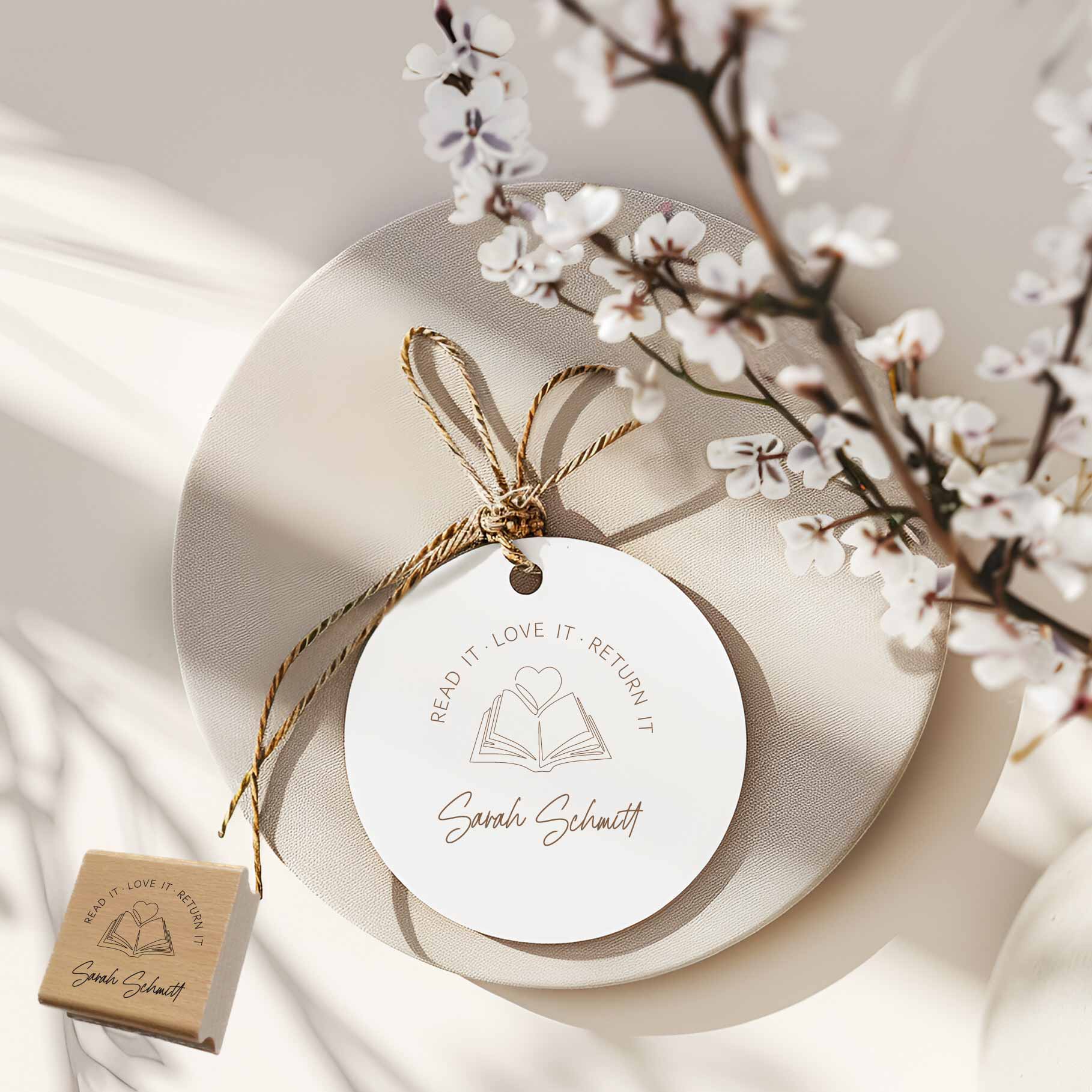 Ex Libris Stempel | Buch mit Herz im minimalistischen Strichstil