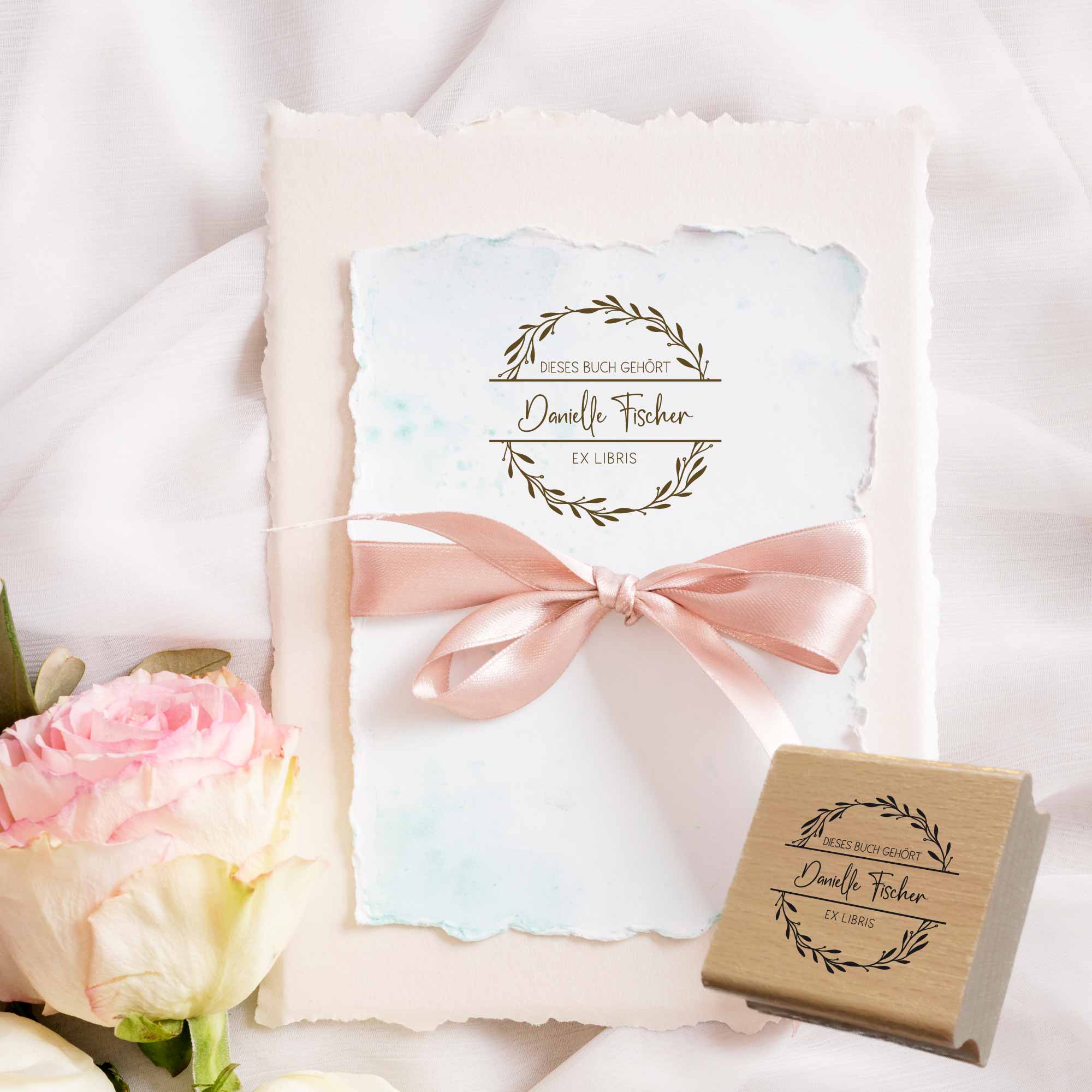 Ex-Libris Stempel | schlichter Kranz „Dieses Buch gehört:“