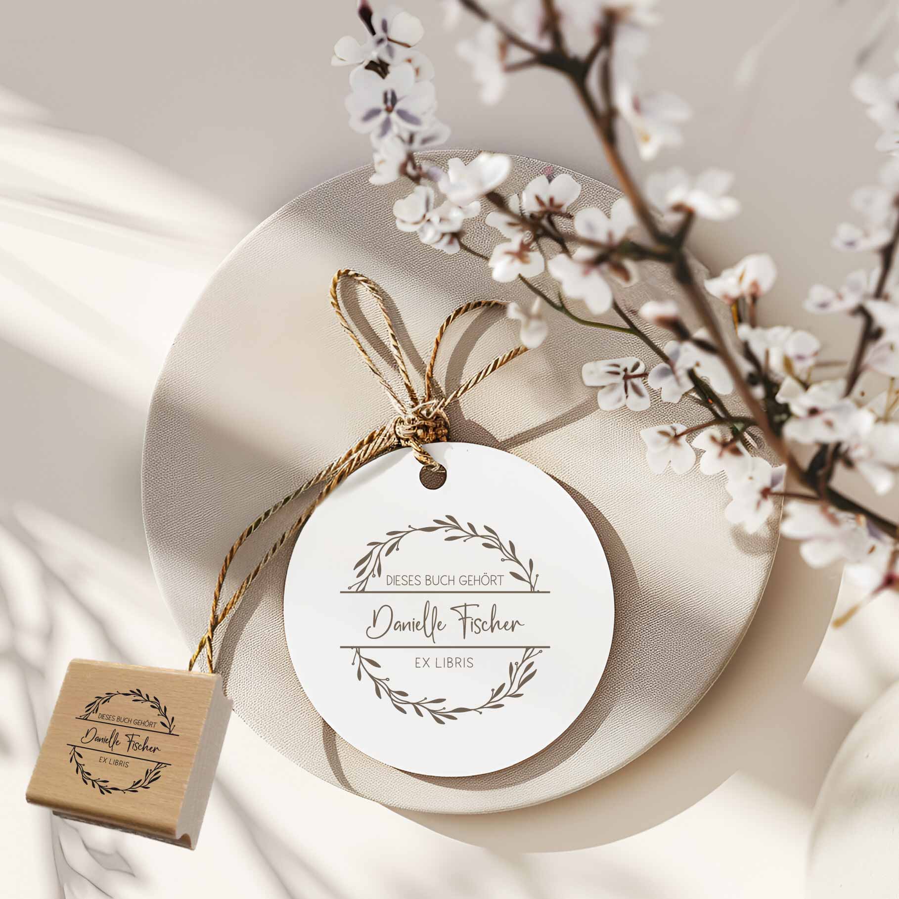 Ex-Libris Stempel | schlichter Kranz „Dieses Buch gehört:“